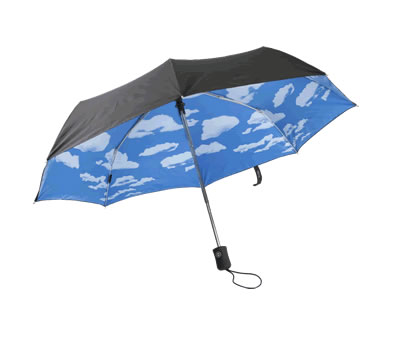 雨でも青空を独り占めできる傘「折り畳みスカイアンブレラ」
