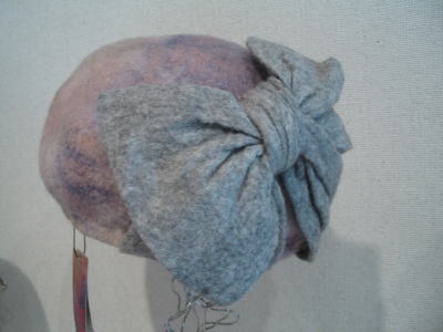 伊豆高原　ギャラリー　シヨップ　ギャラリーぶなの木　フェルトのリボン付き帽子