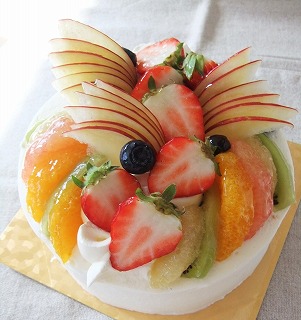 フルーツいっぱいのBirthday Cake