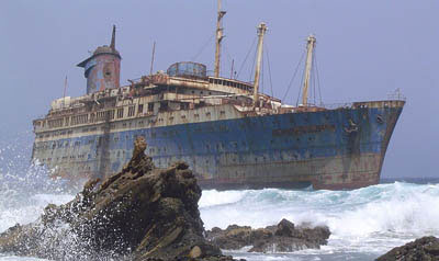 巨大客船の廃墟・SSアメリカ